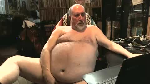 Snapshot of sexyolbear chatting on 02/01/25, 06:19 Grizz Lee Bear online show from 02/01/25, 06:19