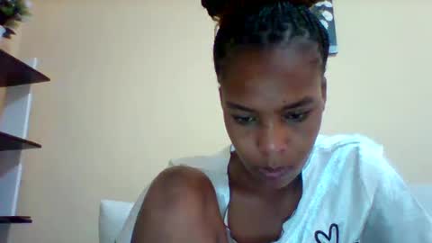 Snapshot of sexyqueen3457132 chatting on 03/01/25, 09:18 DOVY ACHIENG online show from 03/01/25, 09:18