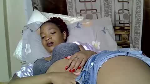 Snapshot of sexyrecious_ chatting on 09/18/25, 02:13 Recious online show from 09/18/25, 02:13