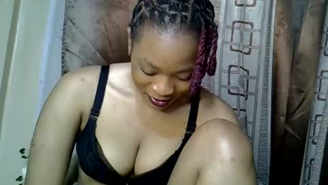 Snapshot of sexyrecious_ chatting on 09/19/25, 09:43 Recious online show from 09/19/25, 09:43