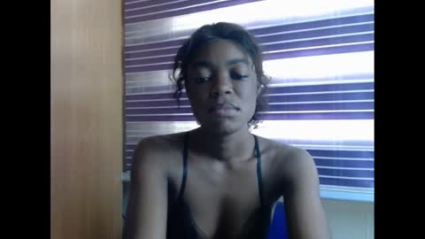 Snapshot of sexyxbunnyxx chatting on 12/06/24, 07:10 Blue online show from 12/06/24, 07:10