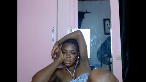 Snapshot of sexyxbunnyxx chatting on 01/11/25, 01:06 Blue online show from 01/11/25, 01:06