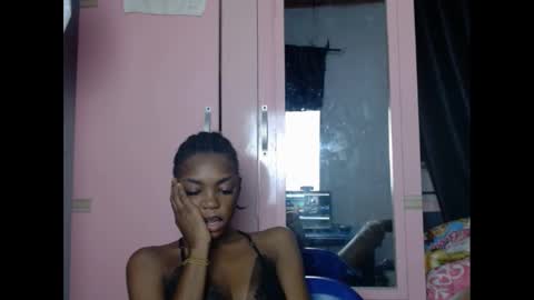 Snapshot of sexyxbunnyxx chatting on 01/13/25, 11:17 Blue online show from 01/13/25, 11:17