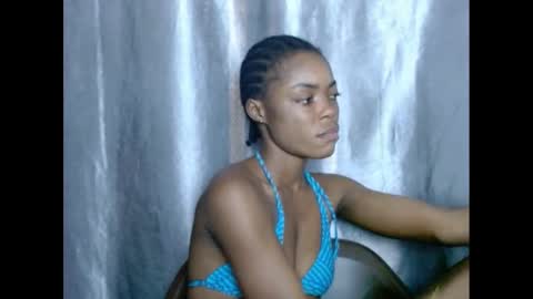 Snapshot of sexyxbunnyxx chatting on 02/16/25, 01:49 Blue online show from 02/16/25, 01:49