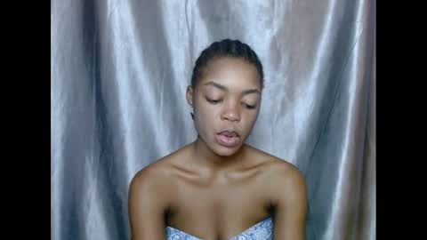 Snapshot of sexyxbunnyxx chatting on 02/17/25, 07:15 Blue online show from 02/17/25, 07:15