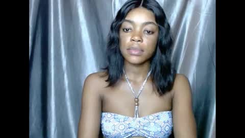 Snapshot of sexyxbunnyxx chatting on 02/17/25, 07:21 Blue online show from 02/17/25, 07:21