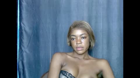 Snapshot of sexyxbunnyxx chatting on 02/23/25, 10:39 Blue online show from 02/23/25, 10:39