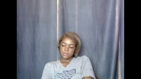 Snapshot of sexyxbunnyxx chatting on 02/23/25, 03:40 Blue online show from 02/23/25, 03:40