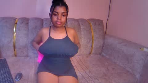 Snapshot of sexyyred_ chatting on 12/04/24, 10:30 sexyyred_ online show from 12/04/24, 10:30