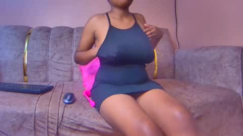 Snapshot of sexyyred_ chatting on 12/09/24, 09:37 sexyyred_ online show from 12/09/24, 09:37