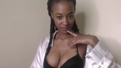 SEXYPETITE online show from 11/05/25, 04:51