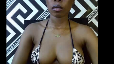 Snapshot of sezy_petite chatting on 09/25/25, 10:46 Wealth online show from 09/25/25, 10:46