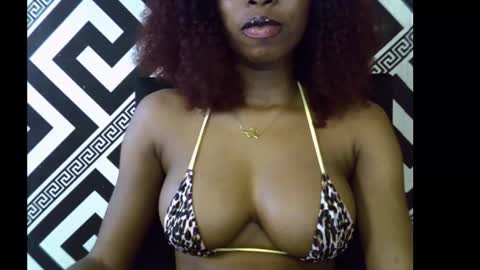Snapshot of sezy_petite chatting on 09/30/25, 08:30 Wealth online show from 09/30/25, 08:30