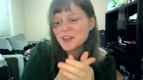 Snapshot of sftpwr chatting on 09/15/25, 01:27 sftpwr online show from 09/15/25, 01:27