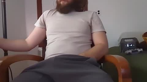 Snapshot of sg556 chatting on 11/18/25, 01:48 Gee online show from 11/18/25, 01:48