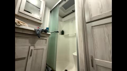 Snapshot of sga20233 chatting on 02/20/25, 05:33 sga20233 online show from 02/20/25, 05:33