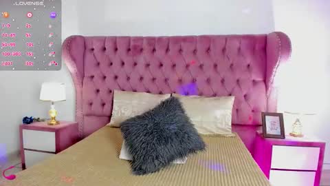 Snapshot of shainabonne chatting on 10/18/25, 08:20 Shaina online show from 10/18/25, 08:20