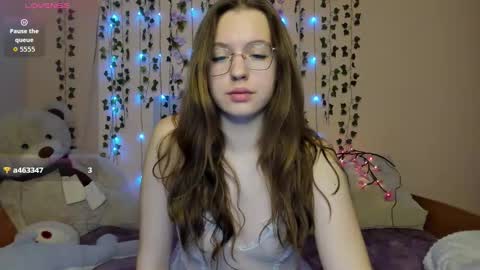 Vivian online show from 10/10/25, 03:33