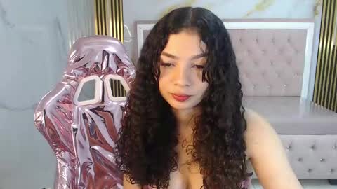 Snapshot of shalon_diaz_sub chatting on 12/07/24, 01:07 Shalon online show from 12/07/24, 01:07