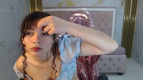 Snapshot of shalon_diaz_sub chatting on 02/21/25, 01:22 Shalon online show from 02/21/25, 01:22