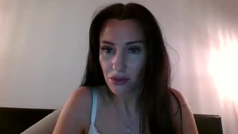 Snapshot of shanal90 chatting on 10/17/25, 02:19 Annaleseee online show from 10/17/25, 02:19