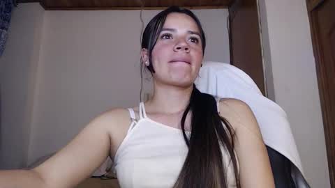 Snapshot of shanel_lozano chatting on 09/15/25, 05:18 shanel_lozano online show from 09/15/25, 05:18