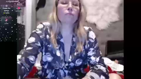 Shannon07 online show from 10/20/25, 06:47