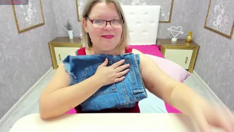 Snapshot of shannonshine chatting on 12/10/24, 08:08 Shannon online show from 12/10/24, 08:08