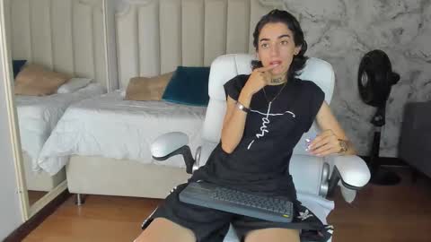 Shantal online show from 11/07/25, 03:28