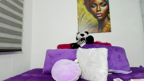 Snapshot of shantall_8 chatting on 02/21/25, 10:39 karol online show from 02/21/25, 10:39