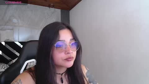 Snapshot of shantyvibe_a chatting on 10/18/25, 07:58 Shantall online show from 10/18/25, 07:58