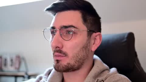 frenchy boy online show from 12/04/24, 12:58