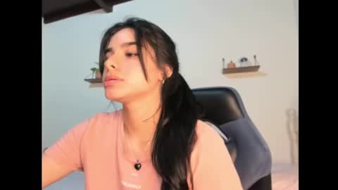 Snapshot of shara_jones chatting on 12/14/24, 05:51 Sara online show from 12/14/24, 05:51