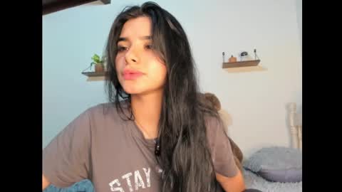 Snapshot of shara_jones chatting on 12/19/24, 06:01 Sara online show from 12/19/24, 06:01