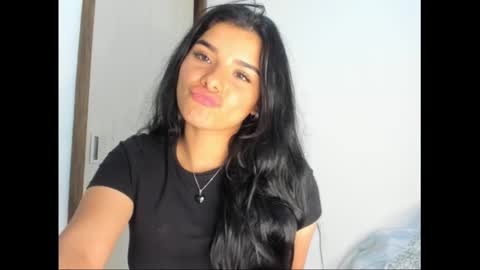 Snapshot of shara_jones chatting on 02/18/25, 08:59 Sara online show from 02/18/25, 08:59