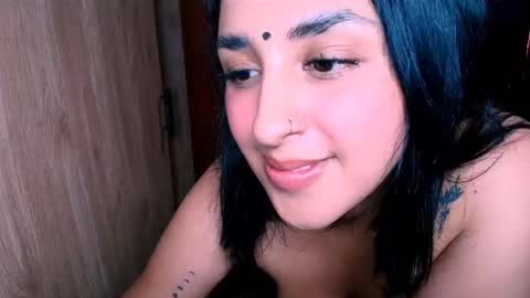 Snapshot of sharain chatting on 02/20/25, 08:25 My real name is bella Much Gust online show from 02/20/25, 08:25