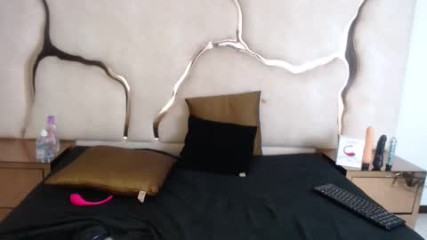 Snapshot of shariff_ chatting on 01/16/25, 05:01 shariff_ online show from 01/16/25, 05:01