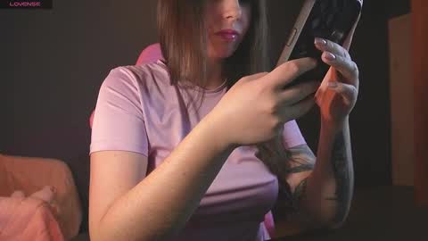 Snapshot of sharkgirl_ chatting on 09/28/25, 03:39 Miley online show from 09/28/25, 03:39