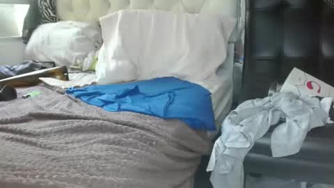 sharlot03 online show from 02/10/25, 01:55