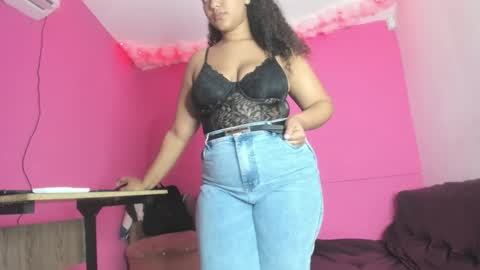 Snapshot of sharlot_evans_ chatting on 11/18/25, 11:58 Sharlot online show from 11/18/25, 11:58