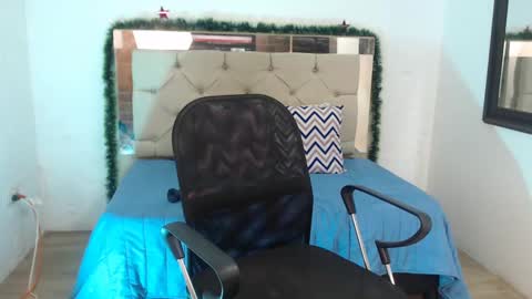 Sara online show from 12/10/24, 03:33