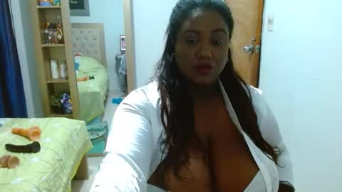 sharonevans1 online show from 11/22/25, 04:11