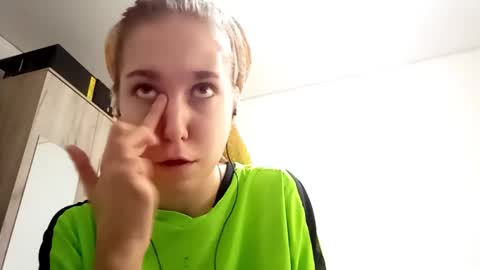 Annette online show from 12/05/25, 06:33