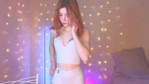 Snapshot of shawty_girl_ chatting on 12/17/24, 04:53 Sonya online show from 12/17/24, 04:53