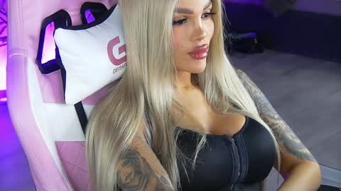 Snapshot of shayblonde chatting on 12/10/24, 12:50 shayblonde online show from 12/10/24, 12:50