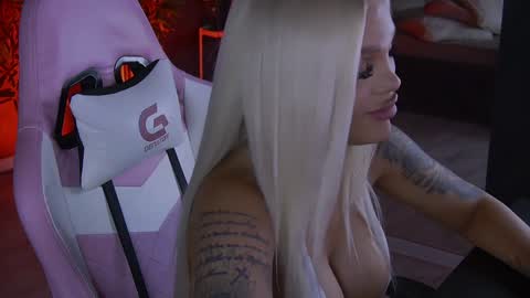 Snapshot of shayblonde chatting on 01/09/25, 12:57 shayblonde online show from 01/09/25, 12:57
