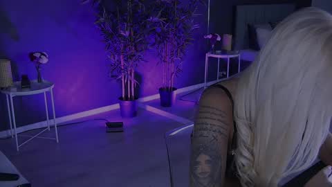Snapshot of shayblonde chatting on 01/30/25, 11:55 shayblonde online show from 01/30/25, 11:55