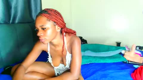 shee13 online show from 10/15/25, 02:22