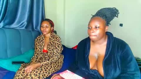 shee13 online show from 11/01/25, 08:33