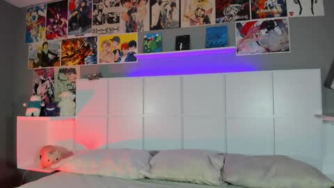 Snapshot of sheepyboyx chatting on 03/10/25, 06:59 Sheepy online show from 03/10/25, 06:59